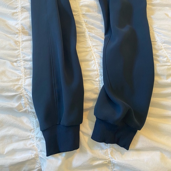 Lululemon On The Fly Jogger Woven - Picture 4 of 6